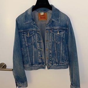 Classic Levi’s cropped denim jacket